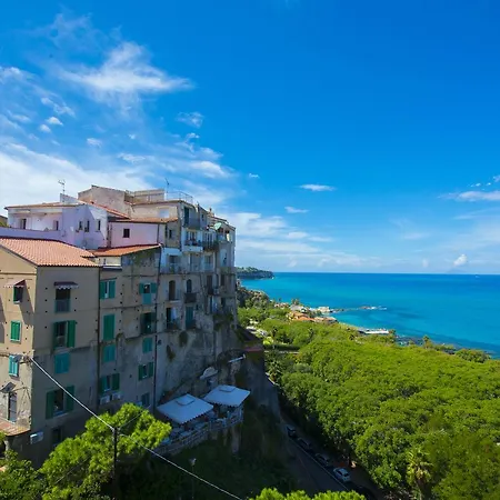 Sunlight Bed & Breakfast 4*